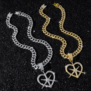 Collier chaîne cubaine glacée avec pendentif cœur étoilé évidé en or et argent