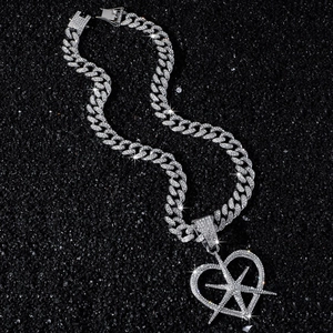 Collier chaîne cubaine hip hop pour homme avec pendentif cœur étoilé et strass brillants