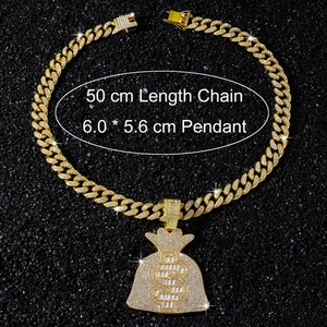 Détail du pendentif sac d'argent hip hop avec cristaux et chaîne cubaine 50cm