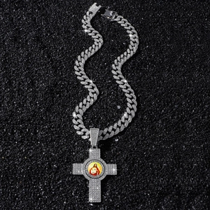 Herren Hip-Hop-Kreuzhalskette in Silber mit drehbarem Jesus-Medaillon und glitzernden Zirkonias