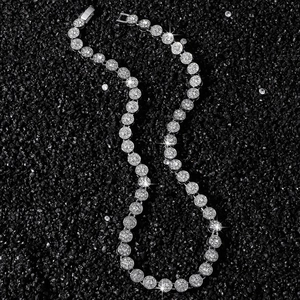 Collier chaîne tennis hip hop de 8 mm avec pavé de diamants ronds sur fond de pierre