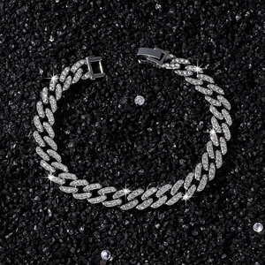 Bracciale a catena cubana da 9 mm in argento con pavé di rombi su fondo scuro