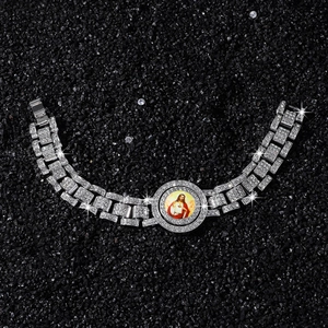 Bracelet argenté orné de strass avec portrait du Sacré-Cœur de Jésus étincelant