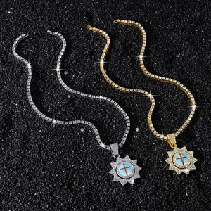 Collier tennis hip hop avec pendentif croix rotative soleil en finition or et argent