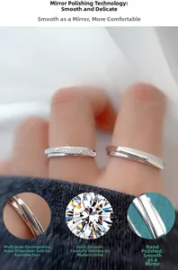 Détails macro de bagues de couple en argent S925 avec zircons et coupe géométrique