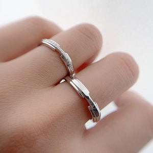 Modern S925 sterling silver couple rings set with segmented chain links and micro pavé diamonds
