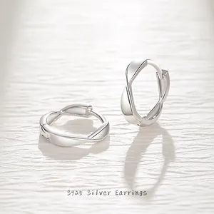 Elegant 925 Sterling Silver Mobius Twist Hoop Earrings For Women Minimalist Geometric Loop Earring Simple Modern Jewelry