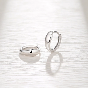 Polished S925 sterling silver chunky hoop earrings with a minimalist teardrop design