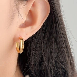 Minimalist S925 sterling silver hoop earrings with a polished golden finish for women