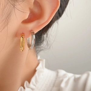 Minimalist S925 sterling silver hoop earrings in gold and silver polished finishes