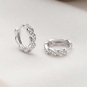 Micro-Zirkon-Ohrringe im geflochtenen Design aus S925 Sterlingsilber für Damen