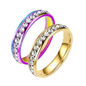 Elegante Eternity-Ringe aus Edelstahl mit Pavé-Besatz in Gold und Regenbogen