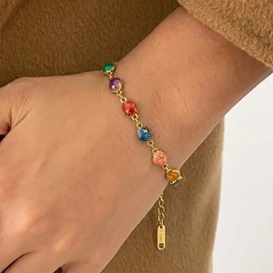 Detail of adjustable gold stainless steel bracelet with colorful seashell star charms