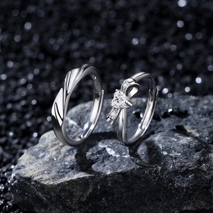 Polierte S925 Sterlingsilber Partnerringe mit Schleife und Herz-Zirkonia Details