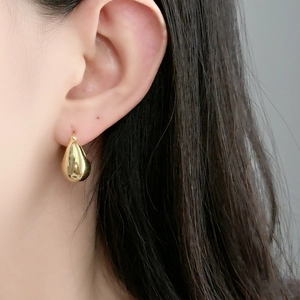 Polished gold teardrop earrings for women in 925 sterling silver minimalist luxury style