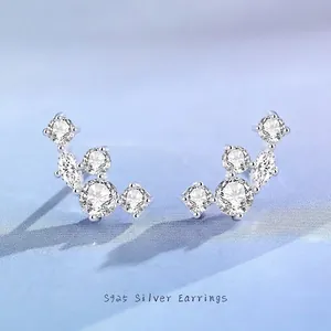Elegante S925 Sterlingsilber Zirkonia Ohrstecker Für Damen Bogenförmiges Lächeln-Design Weißgold Zarter Schmuck Geschenk