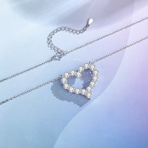 Collier en argent S925 avec pendentif cœur ajouré serti de moissanite brillante