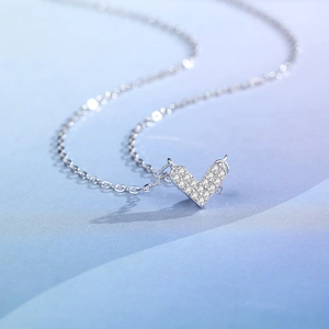 Minimalist s925 silver V-shaped heart pendant necklace with full cubic zirconia stones