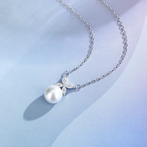 Elegant 925 silver necklace with white freshwater pearl and marquise zircon pendant