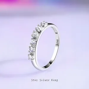 Anillo de Plata de Ley 925 con Diamantes en Fila para Mujer Chapado en Oro de 18K Zirconia Minimalista Joyería de Lujo