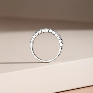 Anello impilabile minimalista in argento sterling S925 con zirconi rotondi da 2 mm