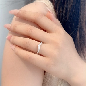 Minimalist s925 silver V-shaped ring with small diamonds worn on a finger