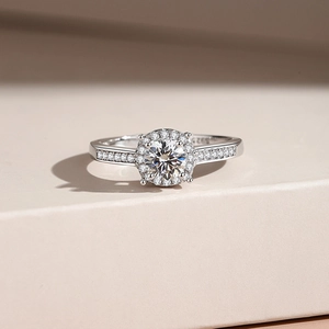 Elegant S925 sterling silver luxury wedding ring with round brilliant moissanite stone