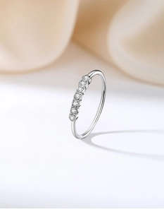 Detailed close-up of S925 sterling silver ring featuring six sparkling zircon stones