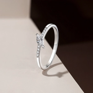 Bague en argent sterling S925 avec diamant taille marquise et design asymétrique