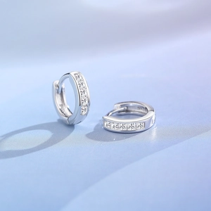 Créoles étincelantes en argent 925 avec zircons de coupe carrée en serti rail