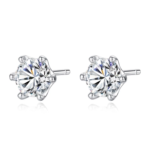 Boucles d'oreilles couronne à six griffes en argent 925 avec moissanite de coupe brillante