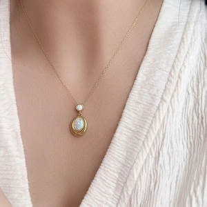 Élégant collier en argent 925 plaqué or avec pierres d'opale ovales et pendentif double