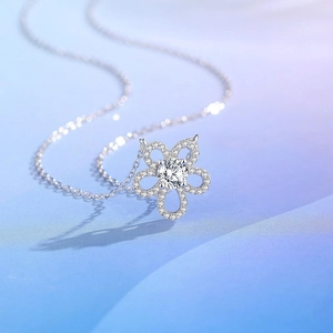 Collier élégant en argent sterling S925 avec pendentif fleur de soleil et zircons brillants