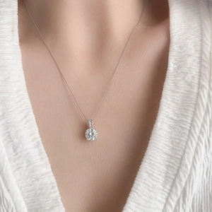 Sparkling S925 sterling silver necklace with 2ct round solitaire diamond pendant