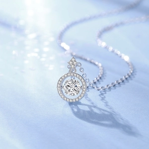 Collana in argento sterling S925 con ciondolo a cuore danzante in moissanite scintillante