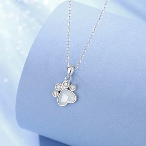 S925 sterling silver cat paw necklace with heart-shaped white chalcedony and zircons