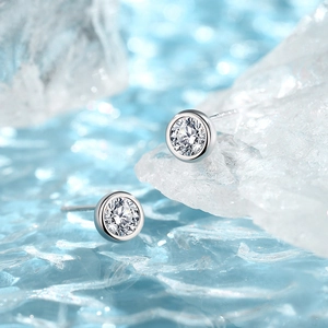 Classic round moissanite stud earrings in S925 sterling silver on icy water background
