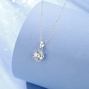 Collier en argent sterling S925 avec pendentif en moissanite solitaire à six griffes
