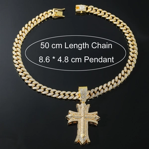 Collana con ciondolo a croce d'oro e catena cubana da 50 cm in stile hip hop trendy