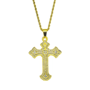 Detailansicht der Hip-Hop Gold-Kreuz-Halskette mit Kristallen und gedrehter Kordelkette