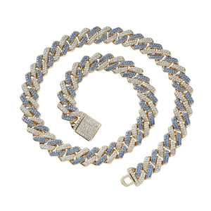 Collana a catena cubana placcata oro con strass trasparenti e azzurri in layout a spirale