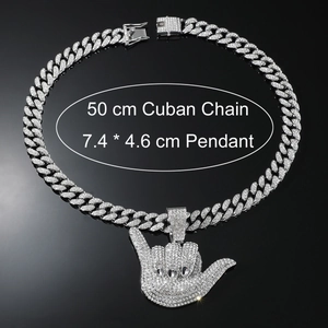 Pendentif shaka hip hop avec strass étincelants sur chaîne cubaine argentée de 50cm