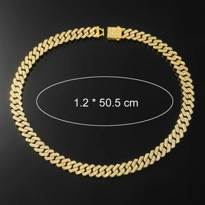 Détail de la chaîne cubaine dorée de 12mm de large avec une longueur de 50,5cm