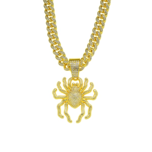 Pendentif araignée glacé sur chaîne cubaine dorée pour style hip hop et streetwear