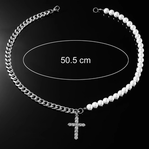 Collier mixte de 50,5 cm avec chaîne cubaine, perles et pendentif croix en strass