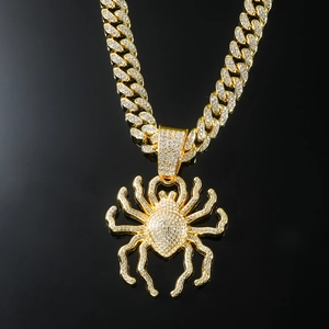 Collier pendentif araignée hip-hop avec diamants étincelants sur chaîne cubaine dorée