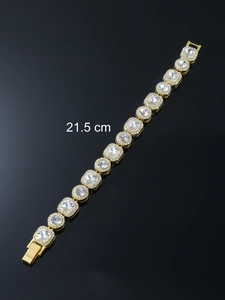 Dettaglio del bracciale tennis dorato da 21,5cm con cristalli a taglio quadrato