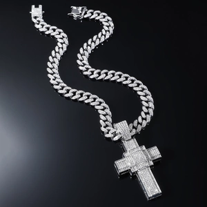 Collier avec pendentif croix hip-hop serti de strass brillants et chaîne cubaine épaisse