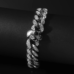 Collier chaîne cubaine style punk avec crâne et diamants blancs étincelants pour hommes