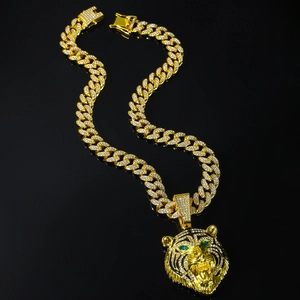 Hiphop goudkleurige leeuwenkop hanger ketting met groene ogen en kristallen op cubaanse ketting